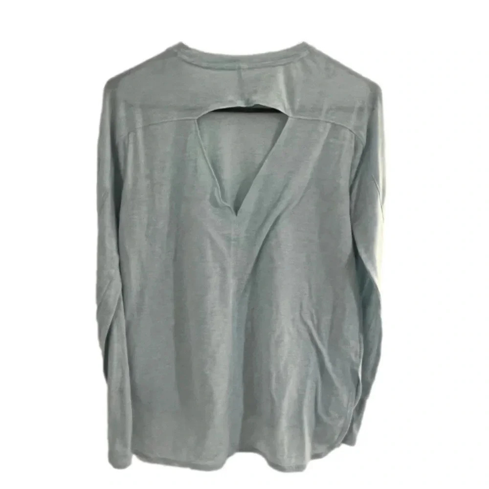 Under Armour Small petite light heather turquoise long sleeve shirt - Picture 2 of 3